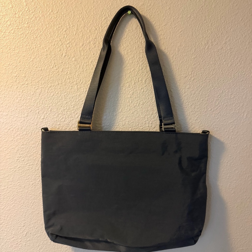 NWT Baggallini La Paz Tote in Gray with Goldtone Accents - Picture 3 of 13